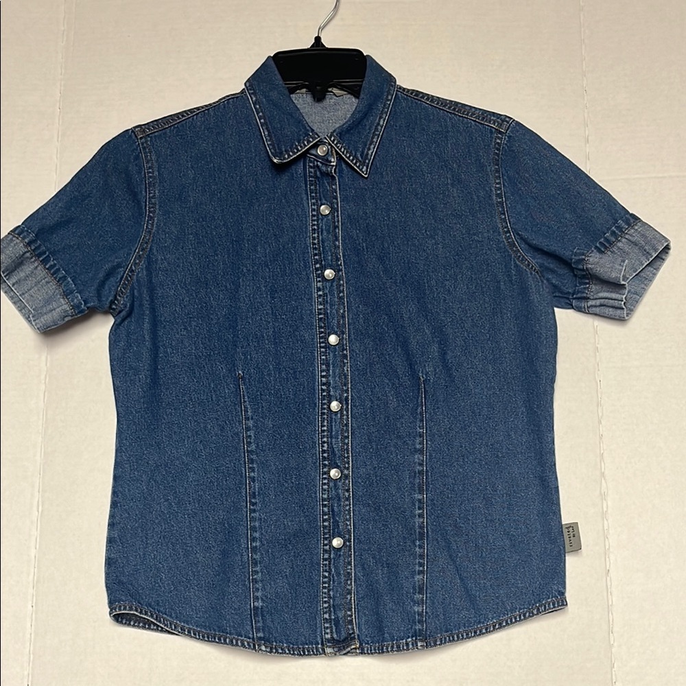 - Womens Denim Short Cuff Sleeve Shirt size Med Riveted by Lee Snap Closure VTG